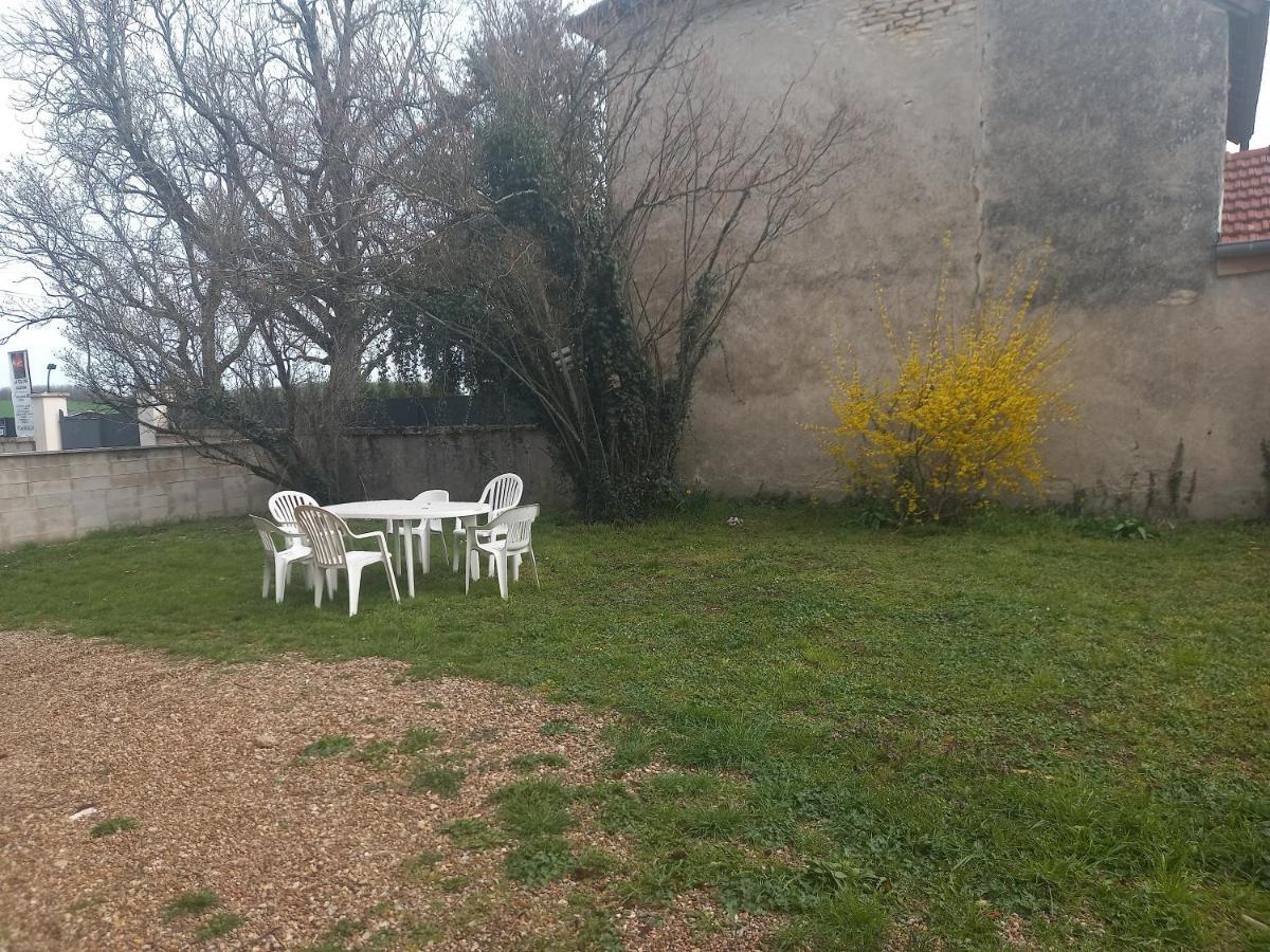 L'Univers, Vous Et Nous Pouilly-sur-Vingeanne Exteriér fotografie